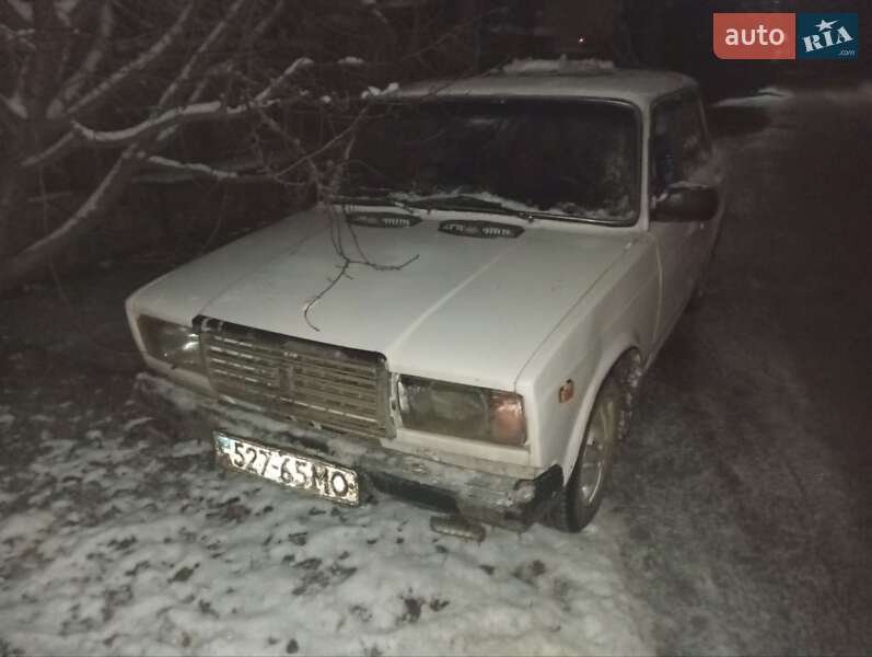 Седан ВАЗ / Lada 2107 1986 в Чернівцях