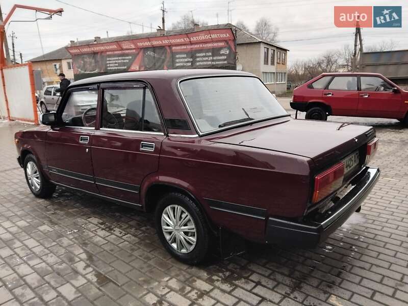 Седан ВАЗ / Lada 2107 2005 в Полонном