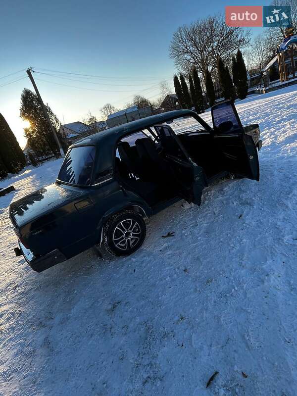 Седан ВАЗ / Lada 2107 2002 в Почаеве фото 7 Седан ВАЗ / Lada 2107 2002 в Почаеве