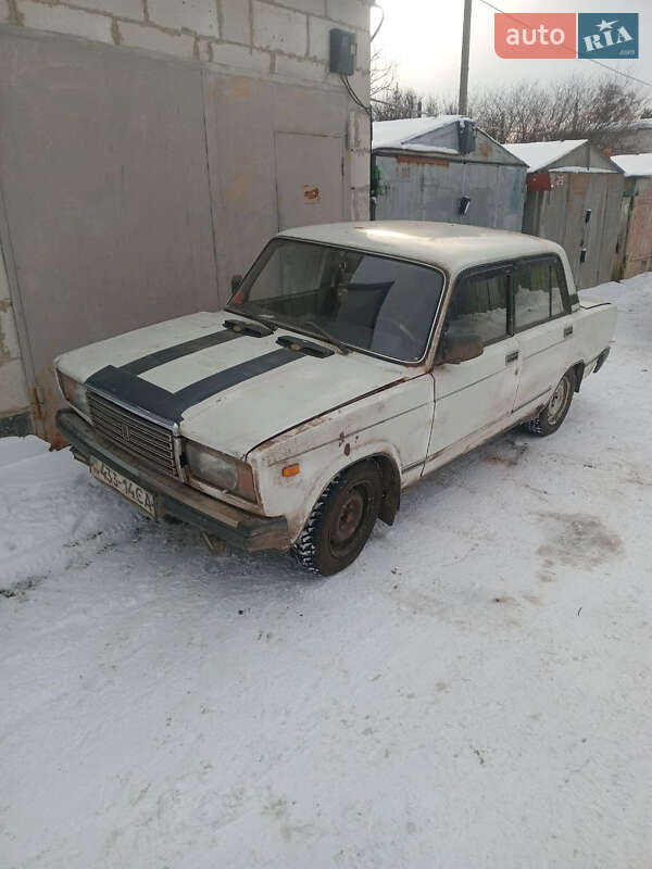 Седан ВАЗ / Lada 2107 1999 в Киеве