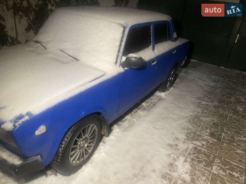 Седан ВАЗ / Lada 2107 2005 в Києві