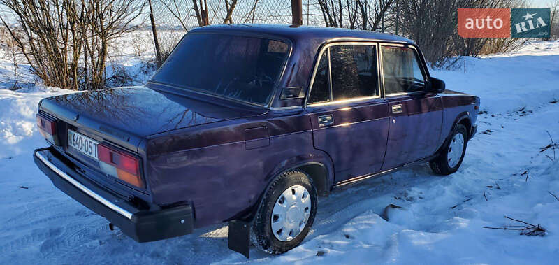 Седан ВАЗ / Lada 2107 2002 в Самборе