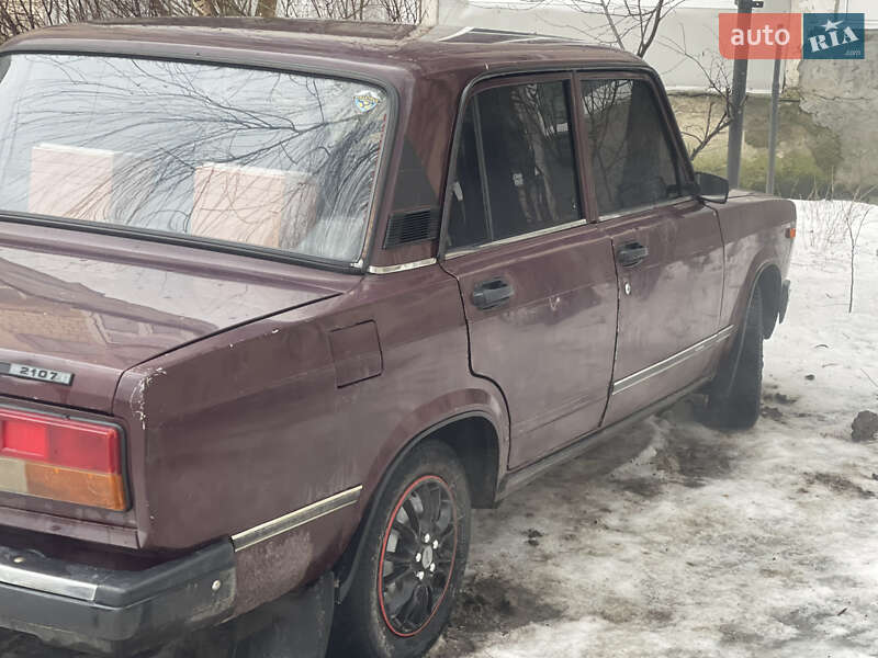 Седан ВАЗ / Lada 2107 2005 в Черновцах
