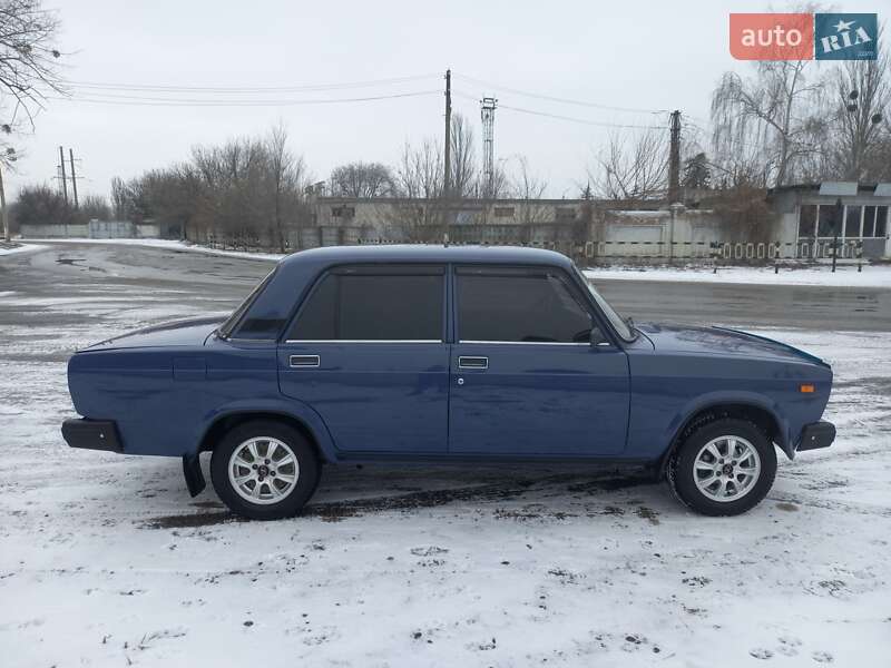 Седан ВАЗ / Lada 2107 2005 в Славянске