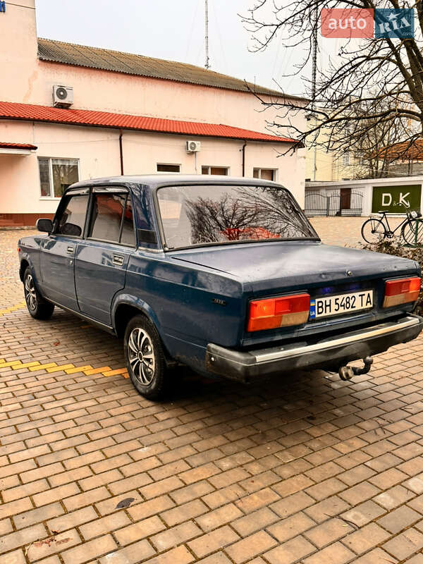 Седан ВАЗ / Lada 2107 2002 в Рени
