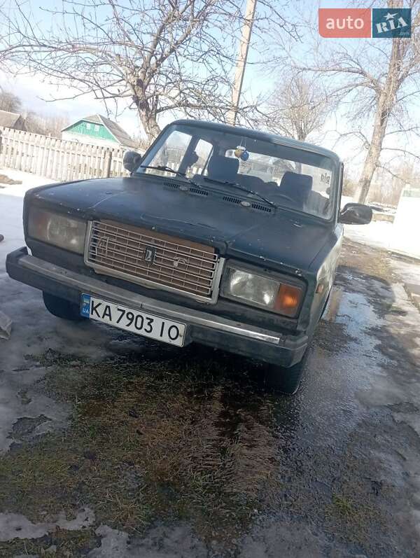 Седан ВАЗ / Lada 2107 1999 в Вышгороде
