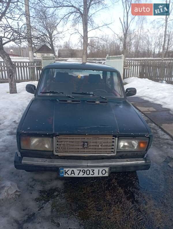 Седан ВАЗ / Lada 2107 1999 в Вышгороде