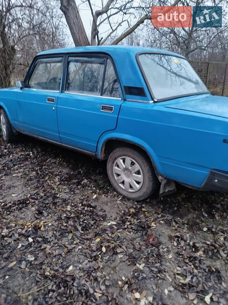 Седан ВАЗ / Lada 2107 2004 в Градижске
