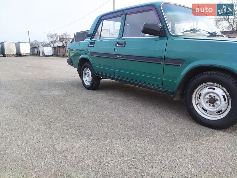 Седан ВАЗ / Lada 2107 2005 в Белой Церкви