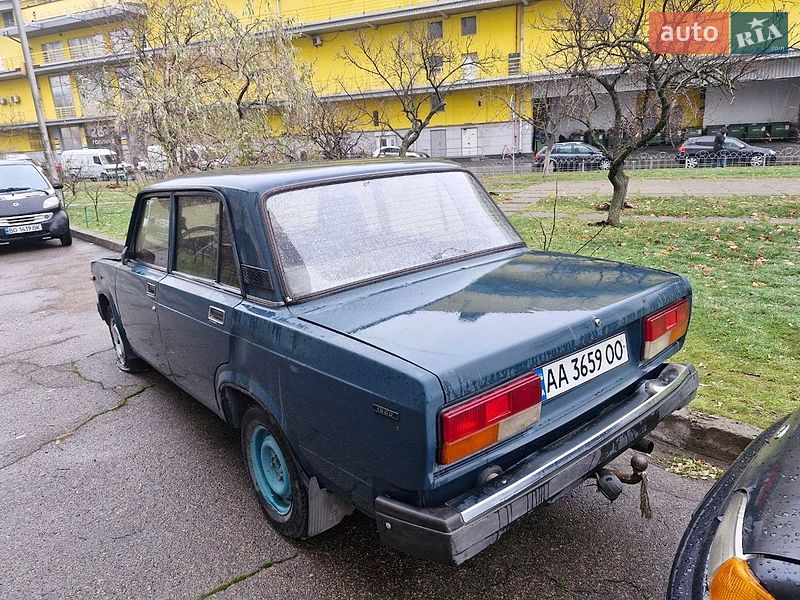 Седан ВАЗ / Lada 2107 2002 в Киеве
