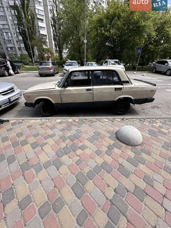Седан ВАЗ / Lada 2107 1988 в Киеве