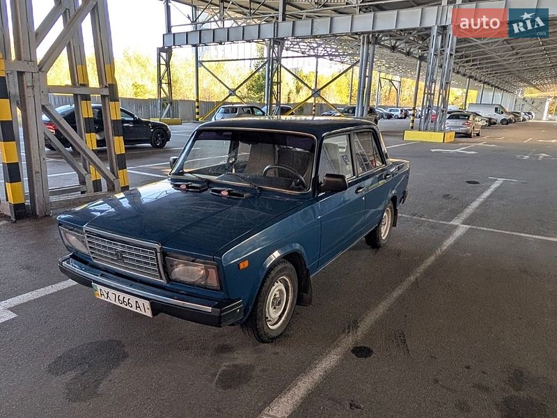 Седан ВАЗ / Lada 2107 2004 в Харькове