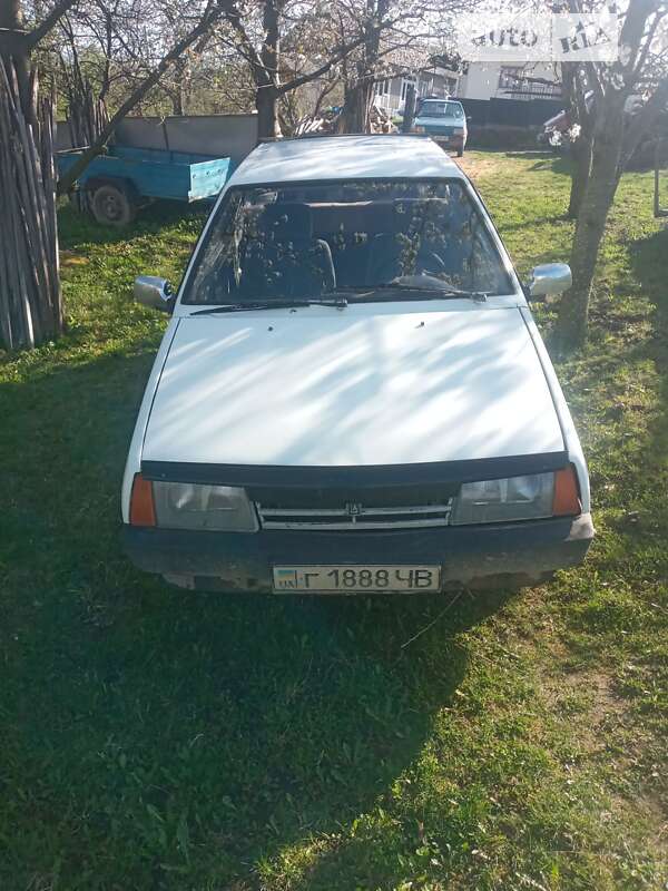 Хэтчбек ВАЗ / Lada 2108 1988 в Черновцах