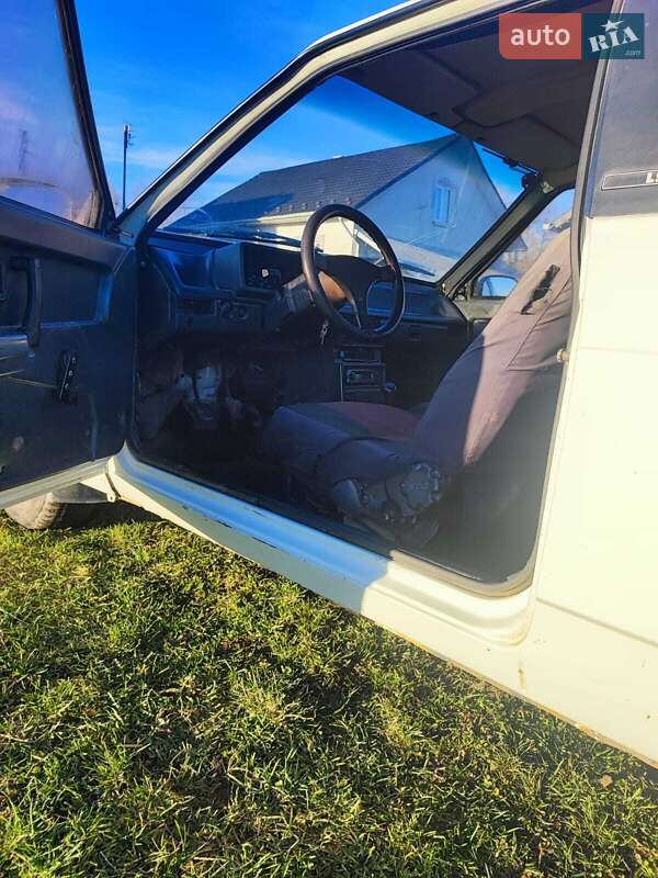 Хэтчбек ВАЗ / Lada 2108 1991 в Черновцах