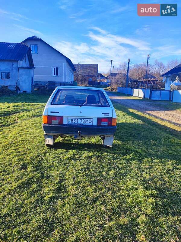 Хэтчбек ВАЗ / Lada 2108 1991 в Черновцах