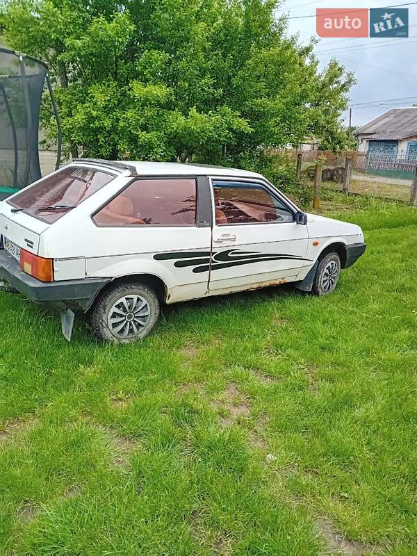Хэтчбек ВАЗ / Lada 2108 1991 в Черновцах фото 5 Хэтчбек ВАЗ / Lada 2108 1991 в Черновцах
