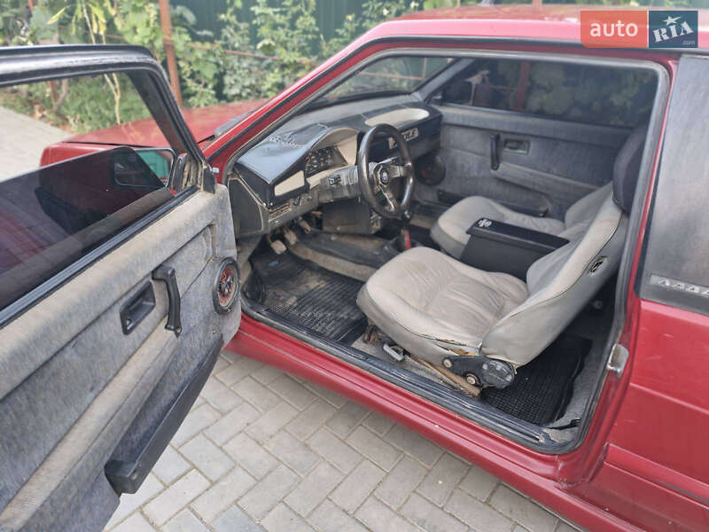 Хэтчбек ВАЗ / Lada 2108 1990 в Килии
