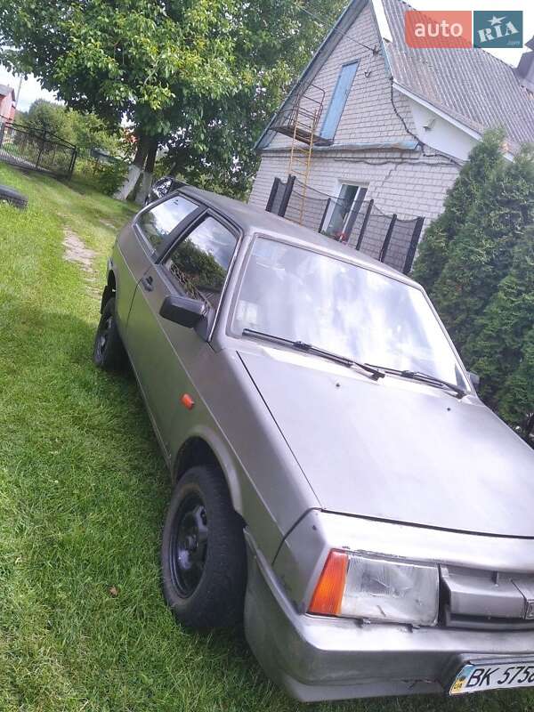 Хетчбек ВАЗ / Lada 2108 1993 в Вараші