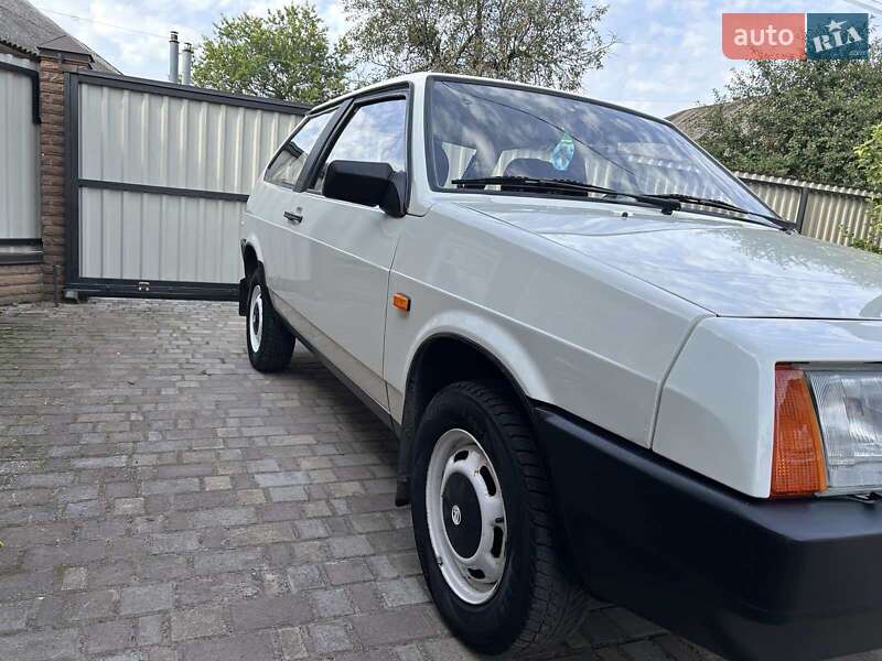 Хетчбек ВАЗ / Lada 2108 1991 в Ромнах