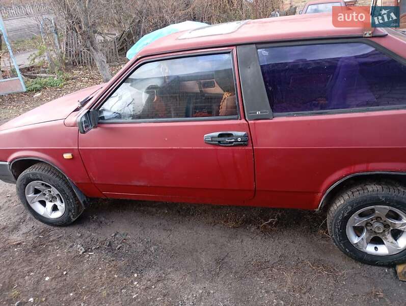 Хэтчбек ВАЗ 2108 1992 в 