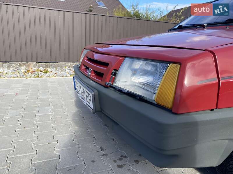 Хэтчбек ВАЗ / Lada 2108 1990 в Черновцах