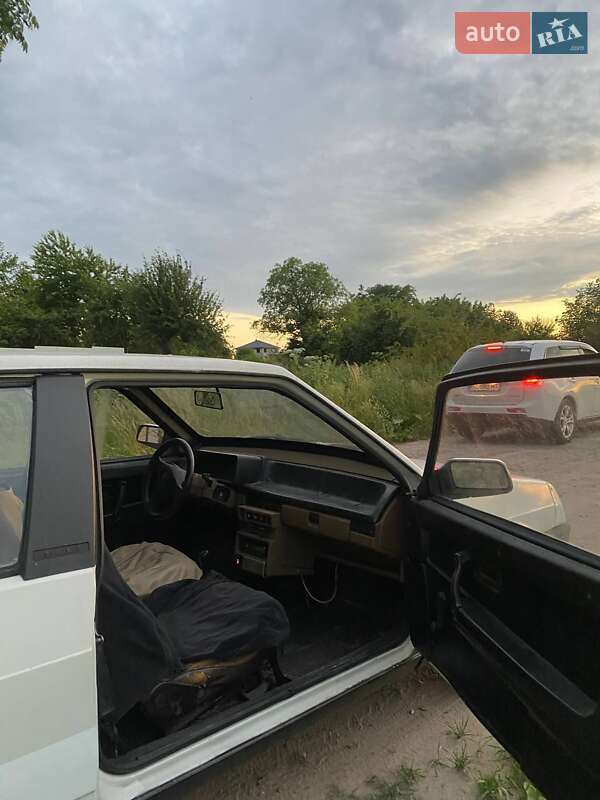 Хетчбек ВАЗ / Lada 2108 1987 в Львові фото 3 Хетчбек ВАЗ / Lada 2108 1987 в Львові
