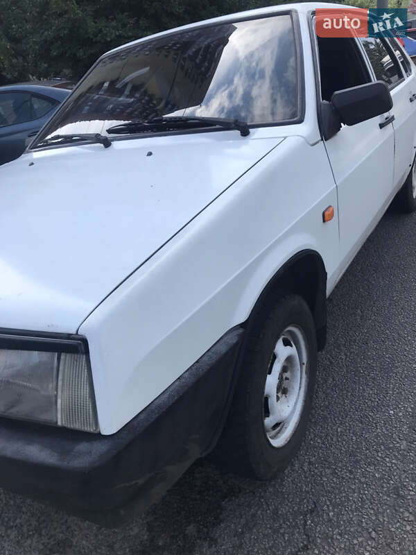 Седан ВАЗ / Lada 21099 2001 в Дніпрі