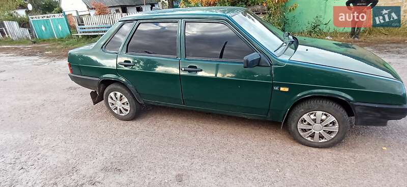 Седан ВАЗ / Lada 21099 2004 в Радомышле