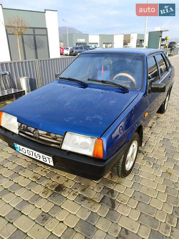 Седан ВАЗ / Lada 21099 2004 в Ужгороде