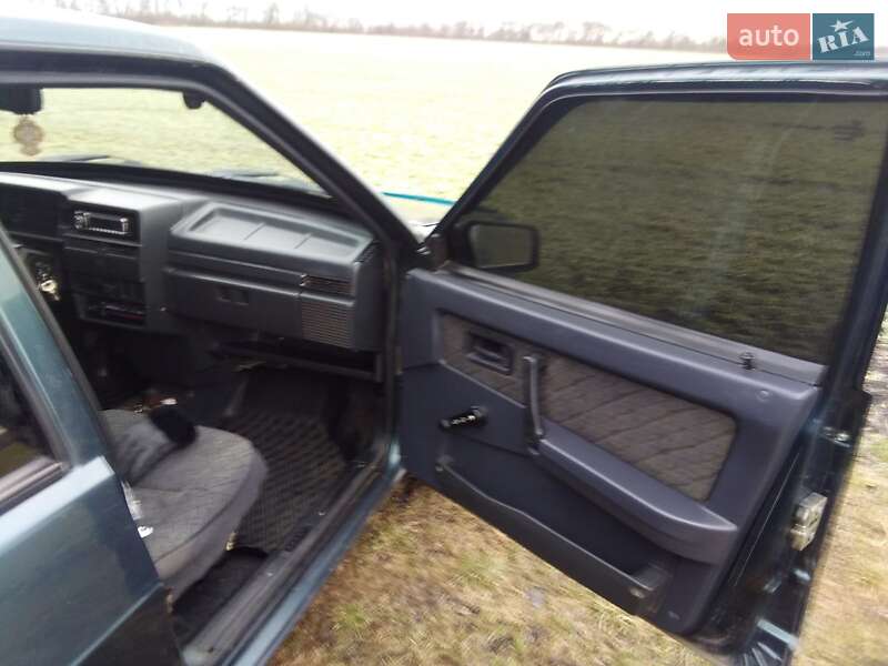 Седан ВАЗ / Lada 21099 2004 в Новоукраинке