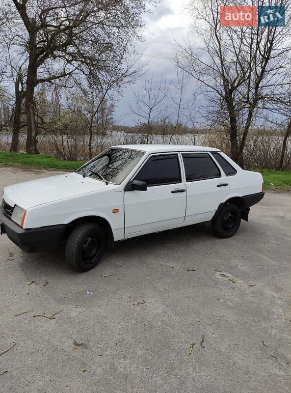 Седан ВАЗ / Lada 21099 2000 в Горішніх Плавнях