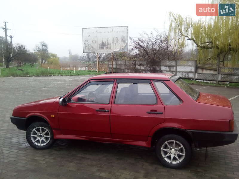 Седан ВАЗ / Lada 21099 1993 в Апостолово