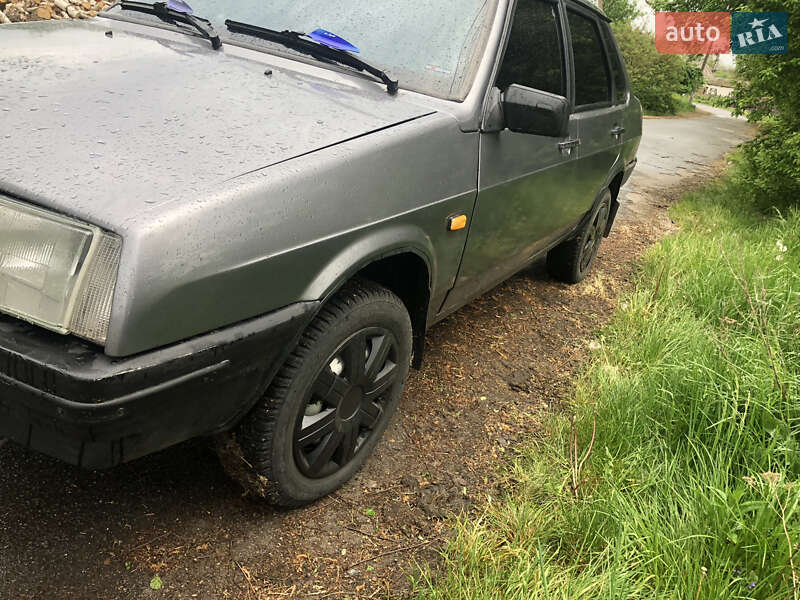 Седан ВАЗ / Lada 21099 1992 в Полонному