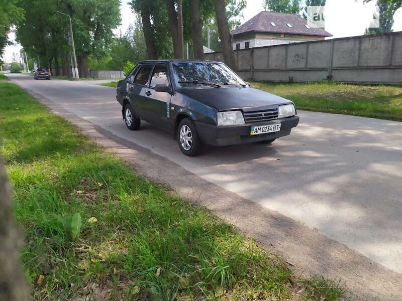 Седан ВАЗ / Lada 21099 2004 в Коростене