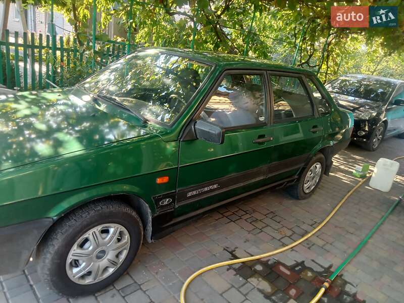 Седан ВАЗ / Lada 21099 2001 в Новомосковске