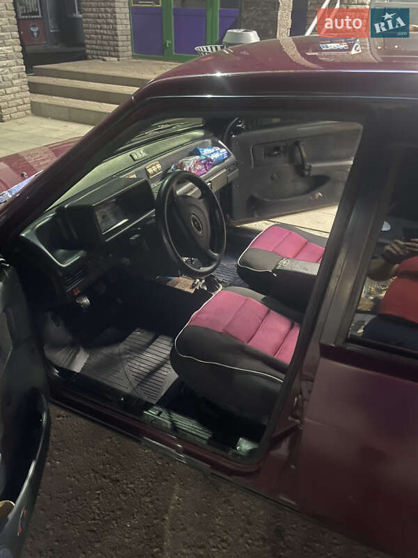 Седан ВАЗ / Lada 21099 1997 в Кривом Роге