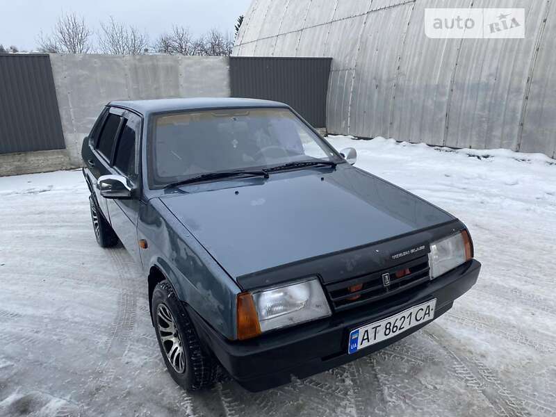 Седан ВАЗ / Lada 21099 2000 в Косове