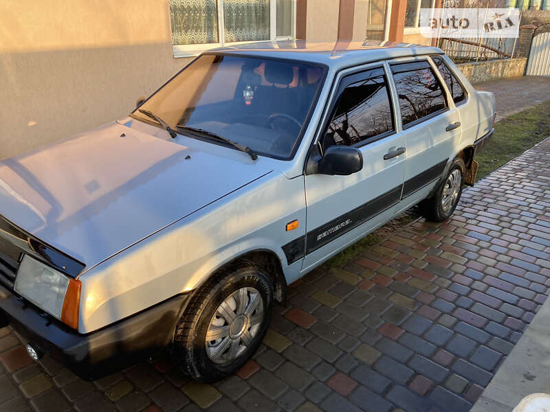 Седан ВАЗ / Lada 21099 2004 в Мироновке