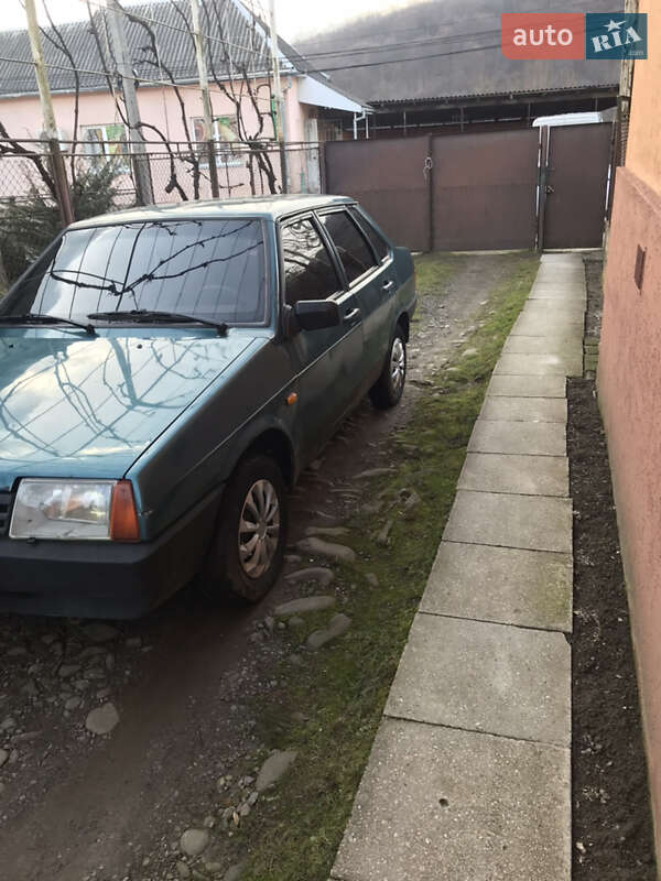 Седан ВАЗ / Lada 21099 2001 в Сваляві