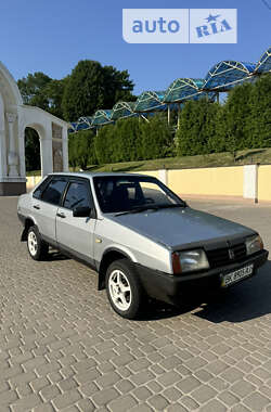 Седан ВАЗ / Lada 21099 2002 в Остроге