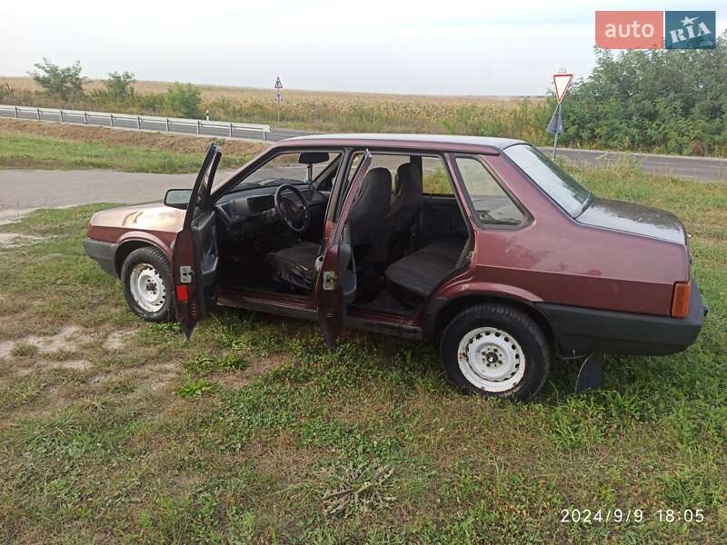Седан ВАЗ / Lada 21099 1996 в Запорожье