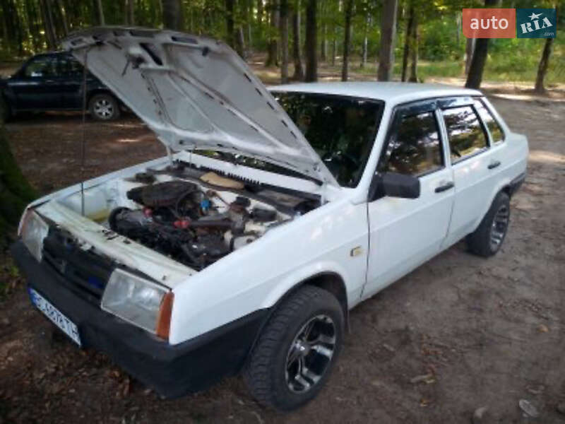 Седан ВАЗ / Lada 21099 2000 в Львове