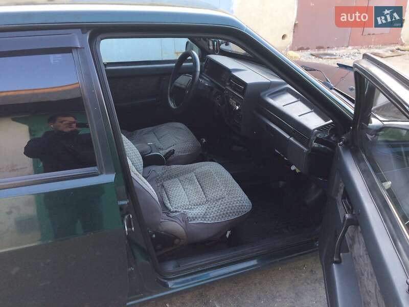 Седан ВАЗ / Lada 21099 2002 в Николаеве