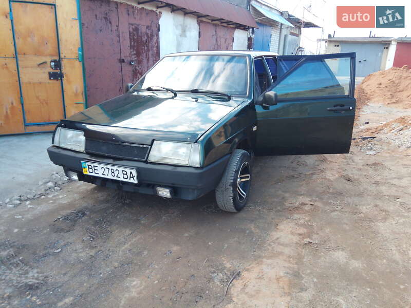 Седан ВАЗ / Lada 21099 2002 в Николаеве