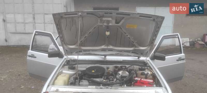 Седан ВАЗ / Lada 21099 2003 в Черновцах