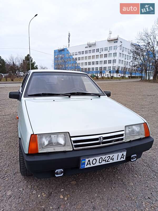 Седан ВАЗ / Lada 21099 2001 в Ужгороде