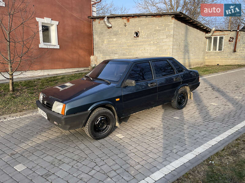 Седан ВАЗ / Lada 21099 2004 в Черновцах