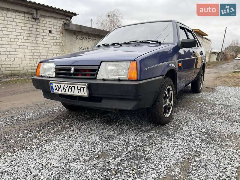 Седан ВАЗ / Lada 21099 2004 в Звягелі