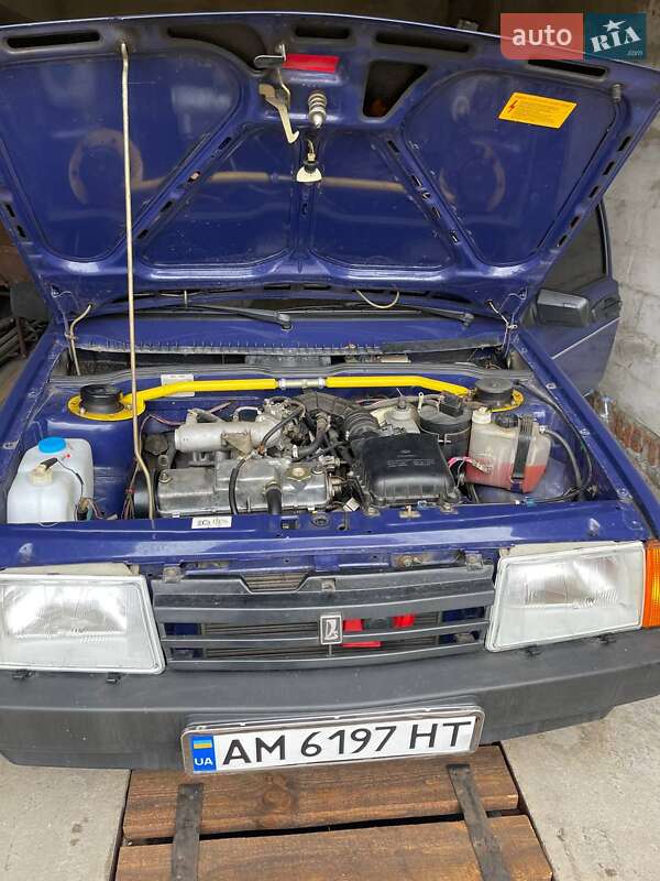 Седан ВАЗ / Lada 21099 2004 в Звягелі