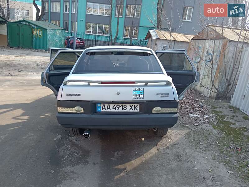 Седан ВАЗ / Lada 21099 2004 в Киеве